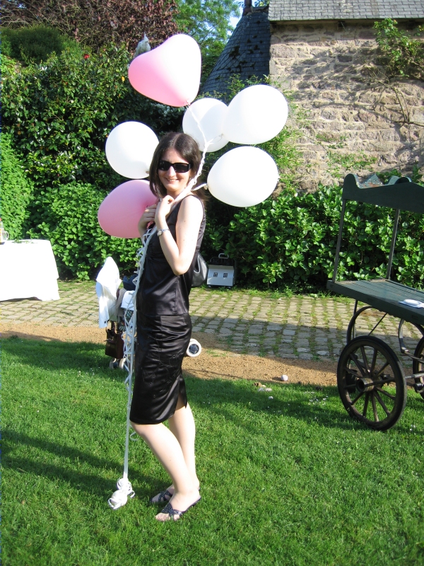 Guest with balloons