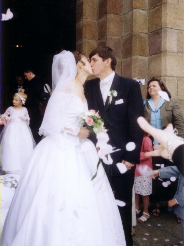 Wedding couple in front of the Church