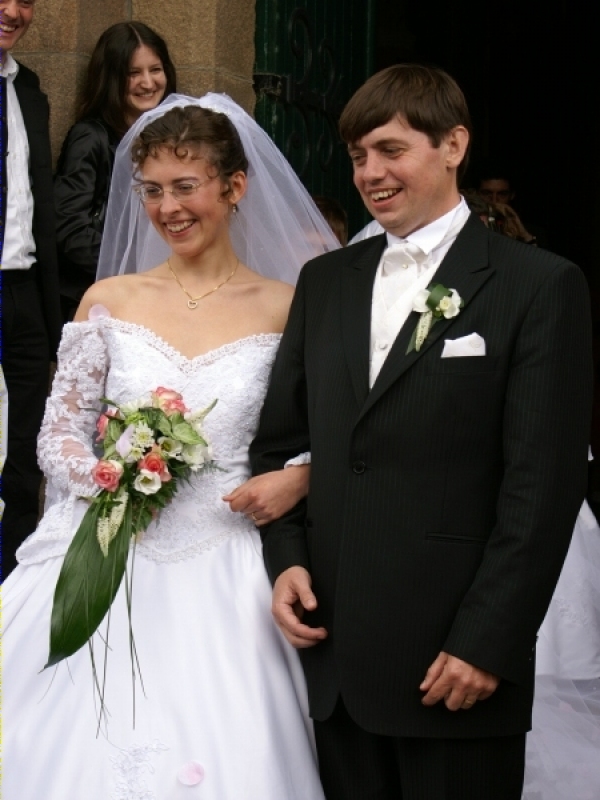 Wedding couple in front of the Church