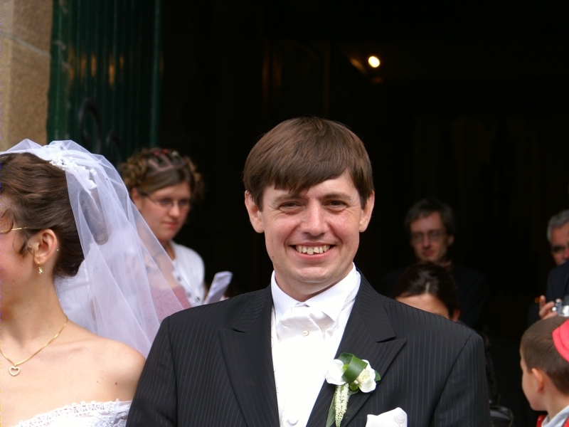 Wedding couple in front of the Church