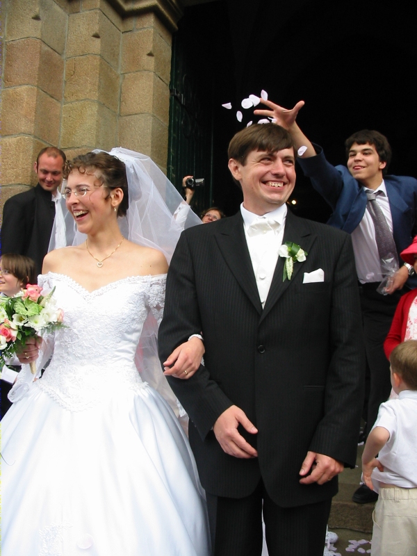 Wedding couple in front of the Church